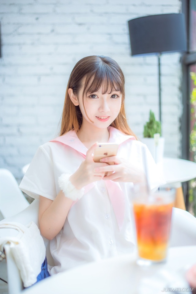 如果爱情不落到--洗衣做饭数钱带孩子这些零散的小事上，是不容易长久的。——三毛《随想》